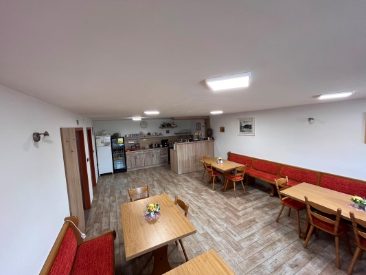 Společenská místnost s barem
